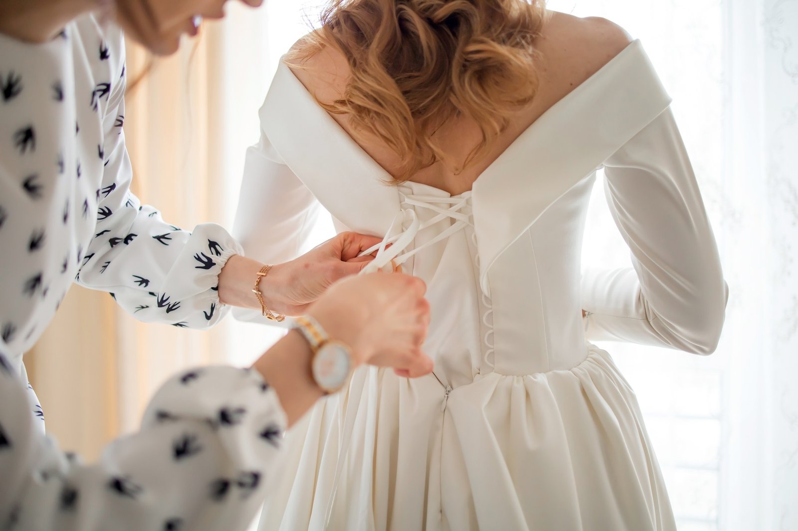 Ava Smart Fashion day. Helping the bride to put her wedding dress on.